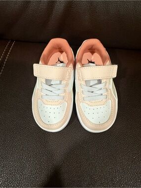 Brand New Puma Kids Peach and White Velcro Sneakers